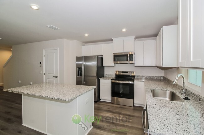 Photo - $200 Off 1st Month's Rent! Charming Home - 3 Br/2.5 Bath, Pet-Friendly in Calabash. Easy access t...