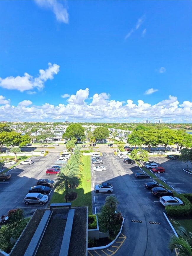 Photo - 1000 Parkview Dr Unit 701