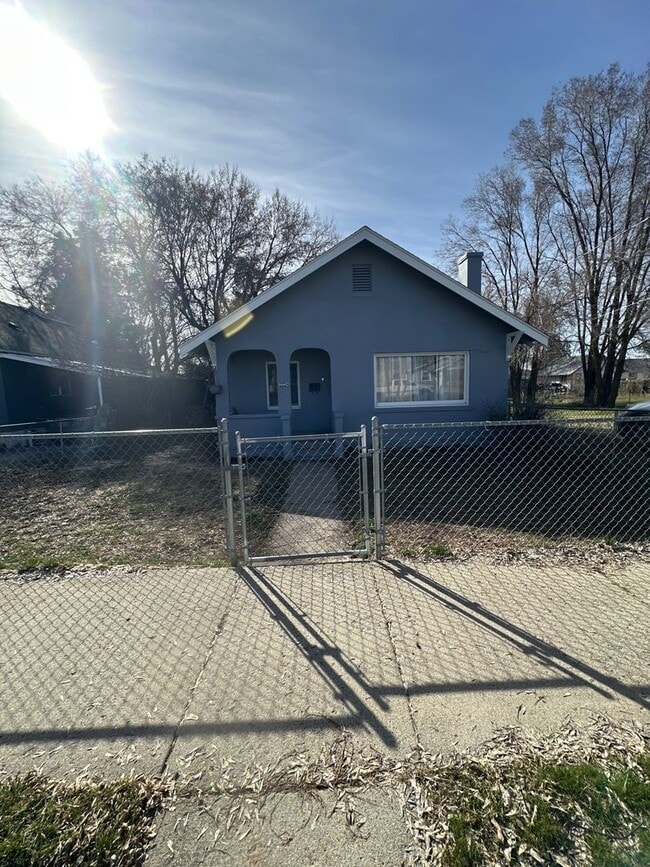 Photo - 2024 Darrow Ave