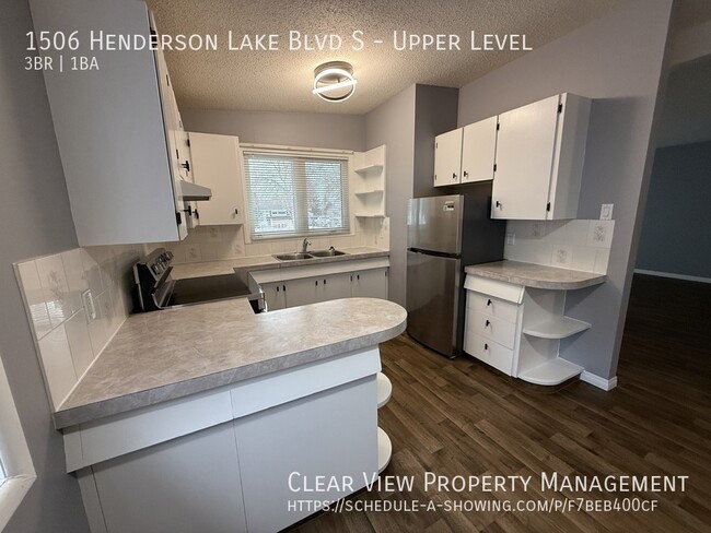 Photo - Centrally located 3 bedroom, 1 bathroom upper suite with UTILITES INCLUDED! Unit Upper Level