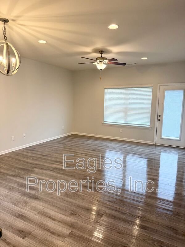 Photo - 207 Timberline Oak Dr