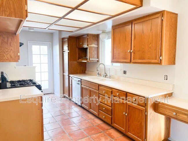 1016 Sespe Ave