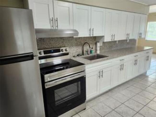 Photo - 953 NE 34th St