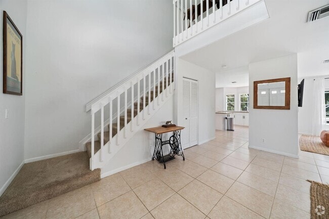Building Photo - 1527 S Club Dr Rental