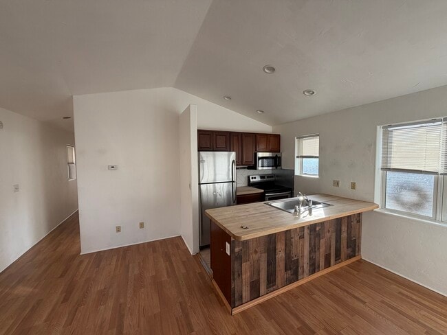 Building Photo - 310 First St Unit 2