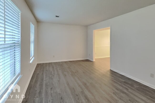 Photo - 5561 Northcut Dr
