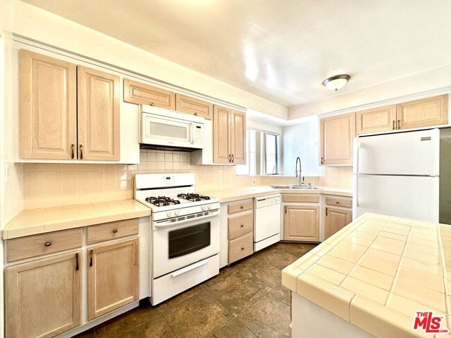 Photo - 612 Illinois Ct Unidad #2