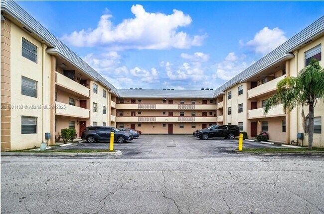 Photo - 8951 SW 72nd St Unidad 328