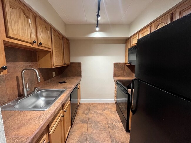 Photo - 151 Robinson St