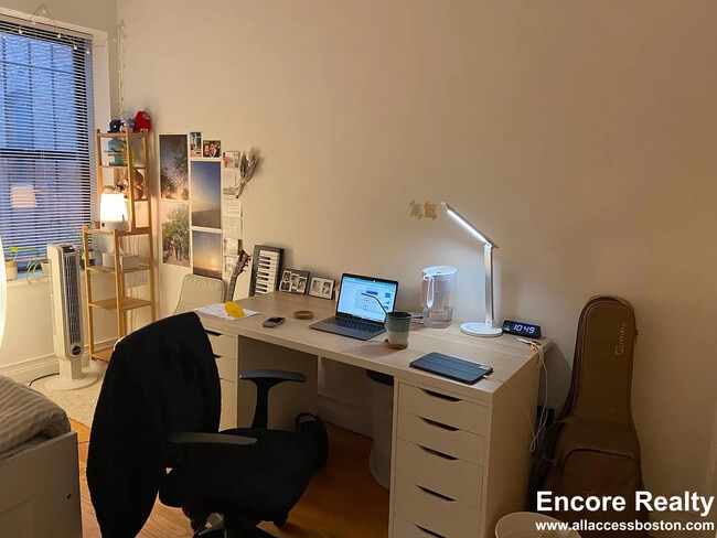 Photo - 64 Louis Prang St