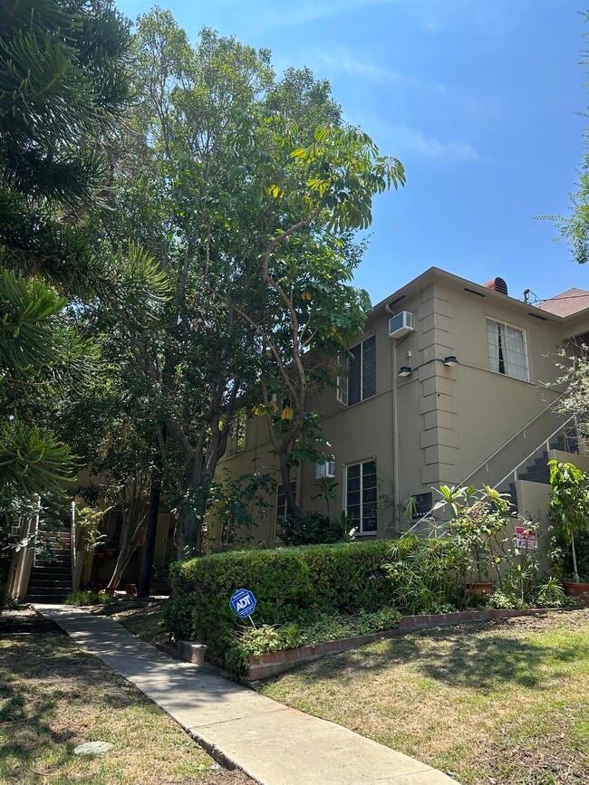 Building Photo - 2816 Waverly Dr Unit 2816 Rental