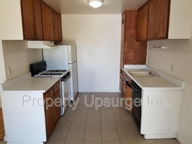 Photo - 175 Oroview Dr