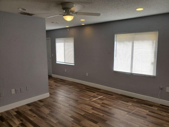 Photo - 3/2 Duplex in Bradenton