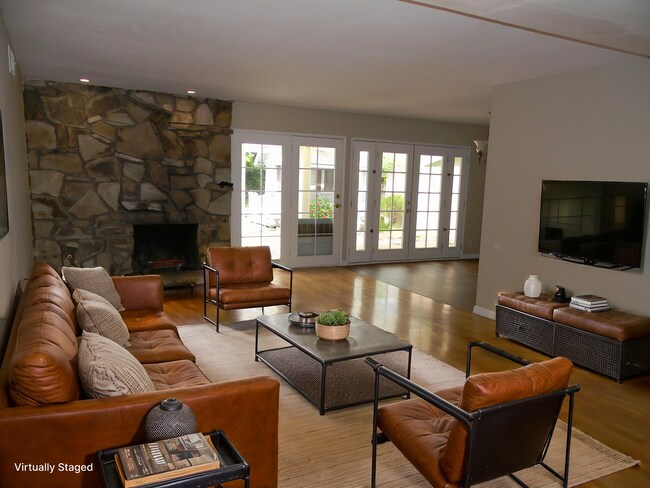 Photo - 352 S Pine St