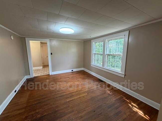 Photo - 638 Salisbury Rd