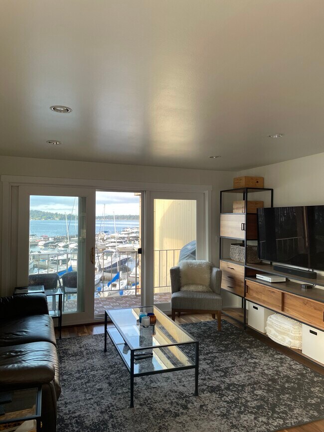 65 Kirkland Ave Unit Mariner 301