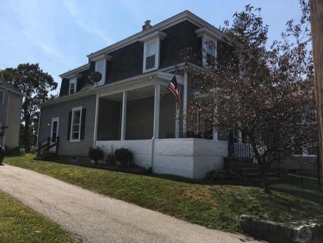 Spacious and Updated 2 Bd 1 Bath In Dedham... - Spacious and Updated 2 Bd 1 Bath In Dedham... Condo Unit 1