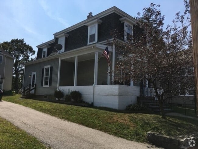 Building Photo - Spacious and Updated 2 Bd 1 Bath In Dedham... Unit 1 Rental