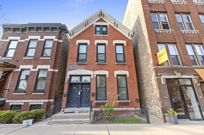 Building Photo - 2016 W Wabansia Ave Rental