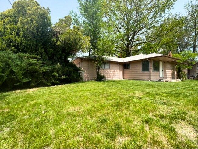 Photo - 3006 Bella~Great North End Home!