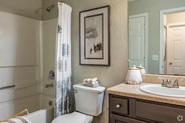 2BR, 2BA - 1050SF