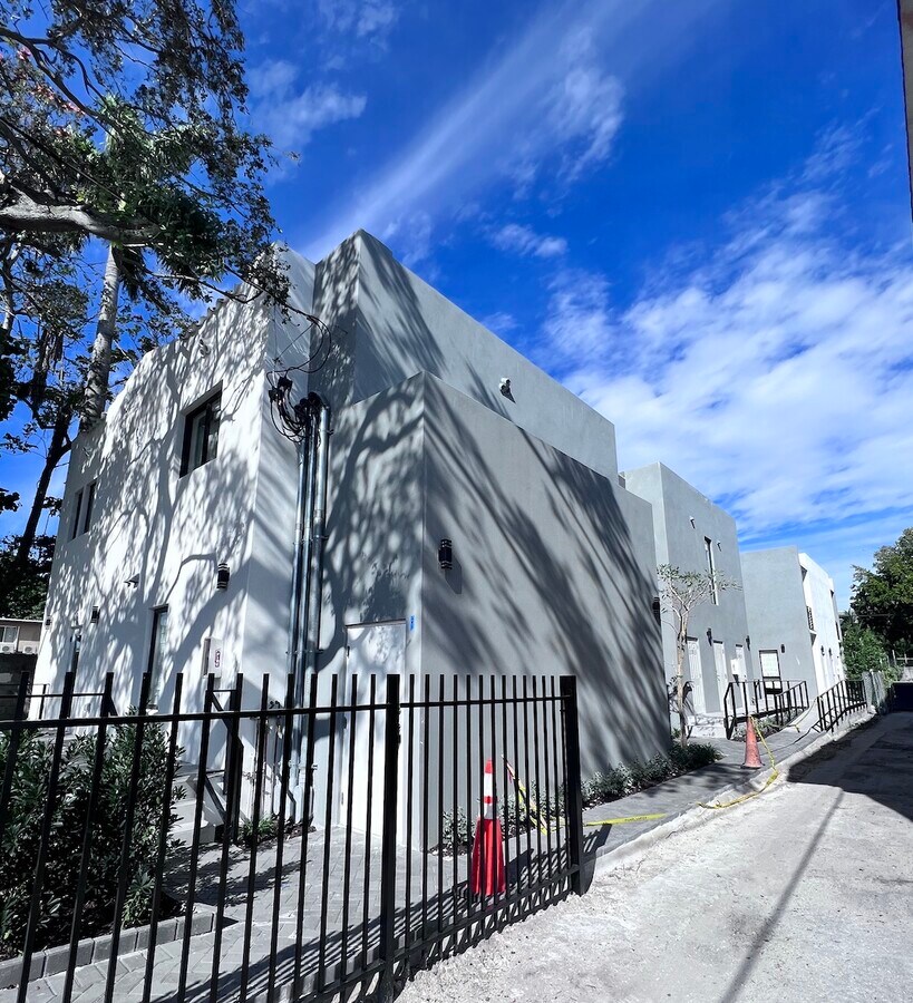 Photo - 1335 SW 4th St Unit 2 Bedrooms 2 Baths