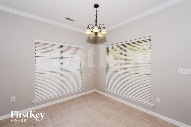 Photo - 2068 Tudor Ln