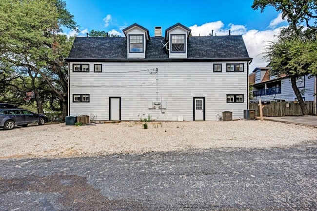 Building Photo - 3102 Cedar St Unit 3102 Cedar A Rental