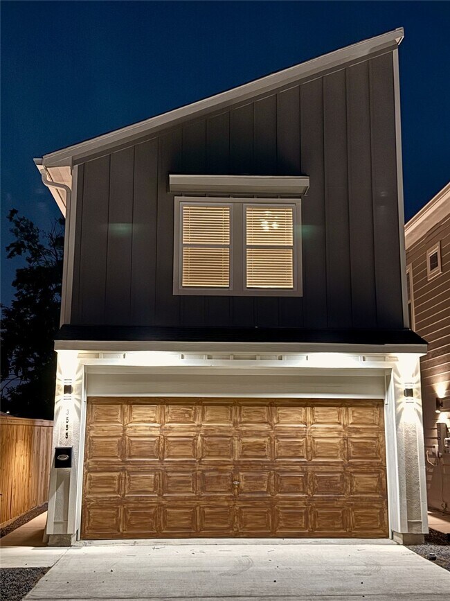 Building Photo - 3555 Noah St