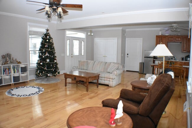 Photo - 2473 Canterbury Rd
