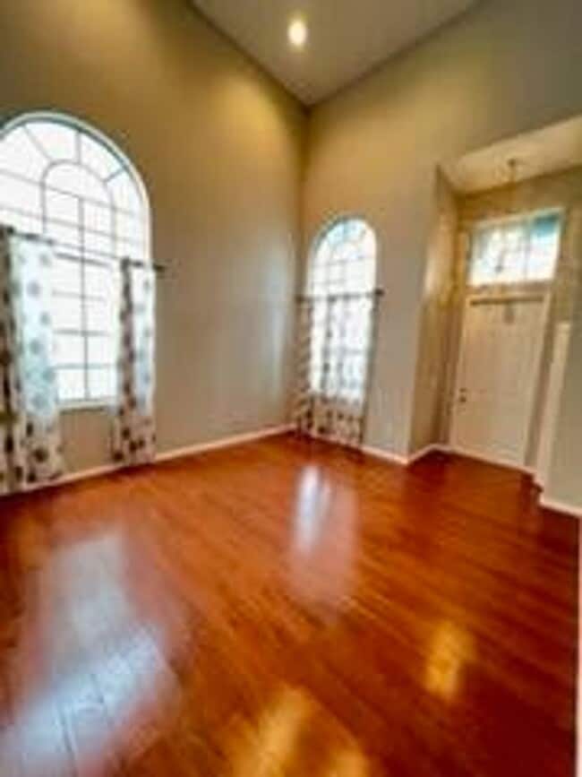 Photo - 9142 Dupont Pl