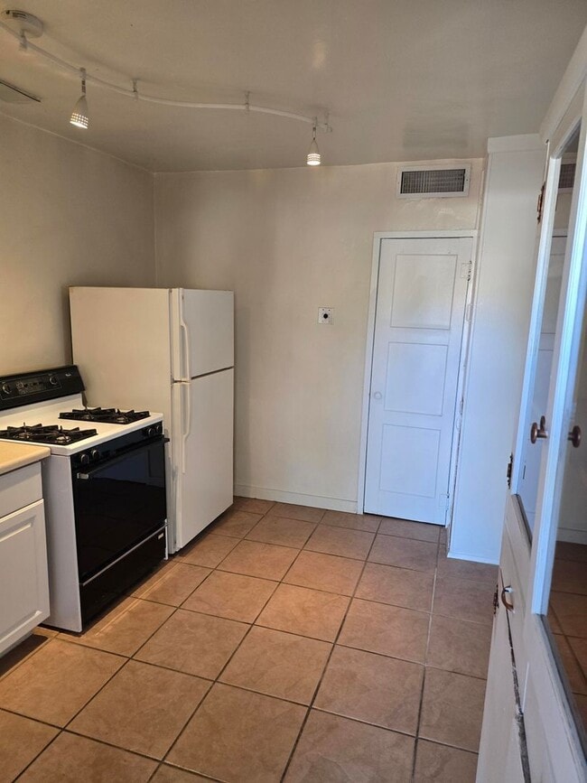 Photo - 3556 E Fairmount St