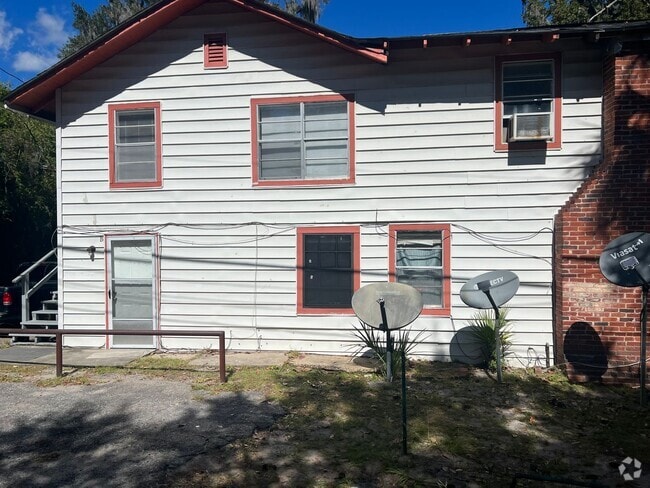 Building Photo - 1801 Goodyear Ave Unit B Rental