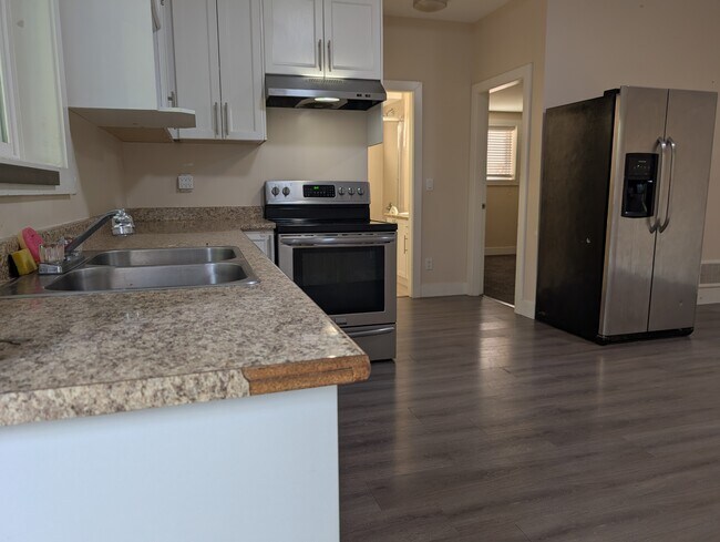 Photo - 7546 Wren St