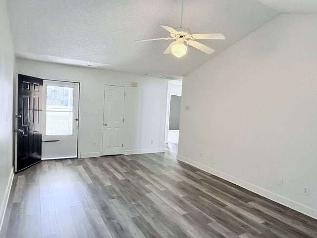 Photo - 418 Eucalyptus Ln