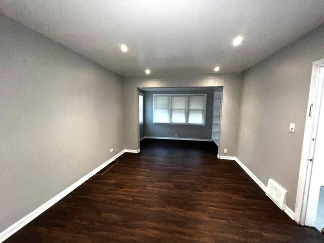 Photo - 10655 S Hoxie Ave Unit 1