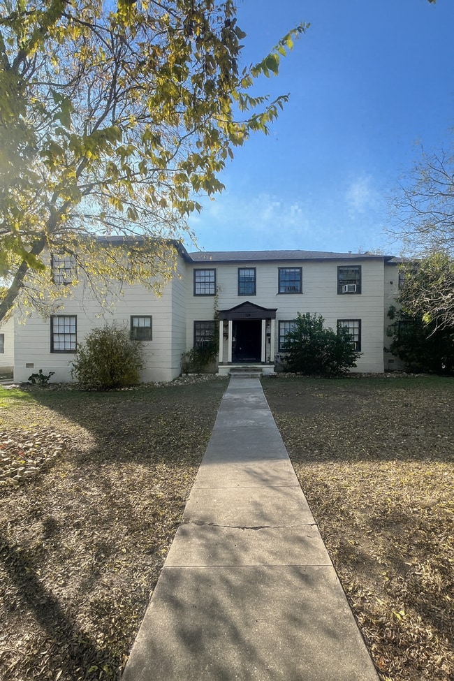 Building Photo - Historic District, Monticello Park Unit B