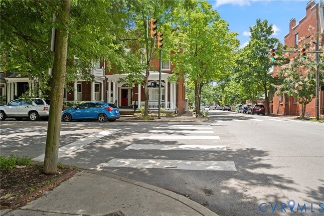 Building Photo - 1527 Grove Ave Unit 2