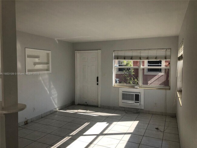 Photo - 1719 Lincoln St Unit 1