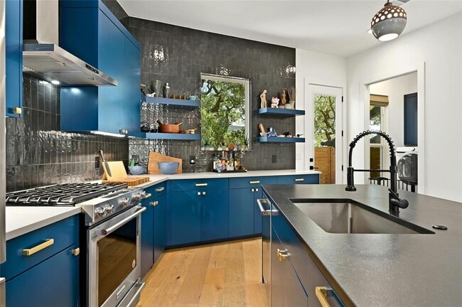 Photo - 1187 Oak Grove Ave
