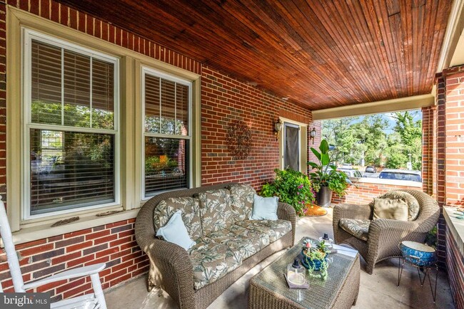 Photo - 420 W Cork St