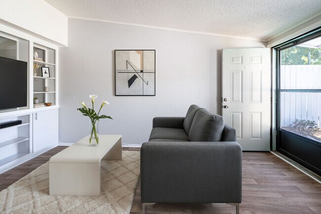 Canyon and Knox Landing Apartments