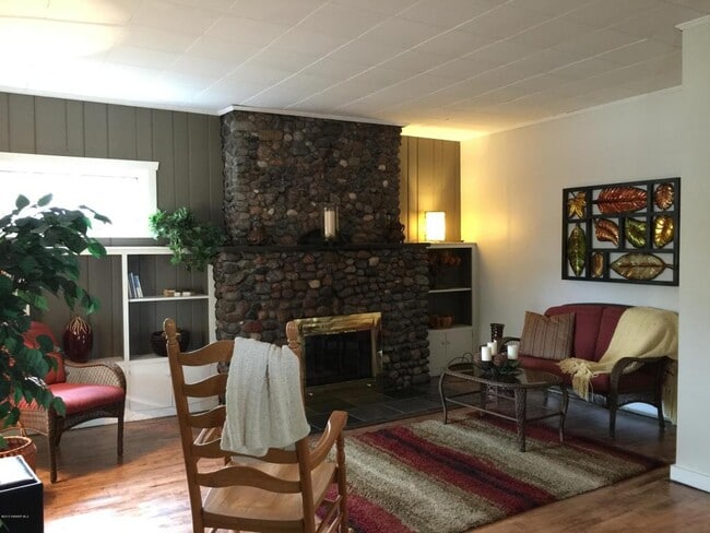 Photo - 1100 Bemidji Ave N