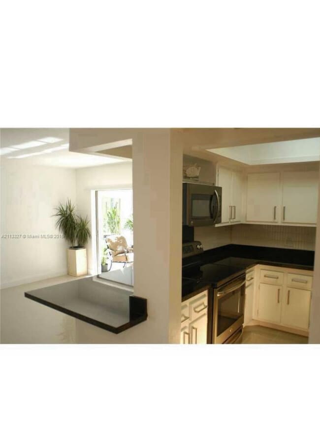 Building Photo - 2431 SW 82nd Ave Unit 202