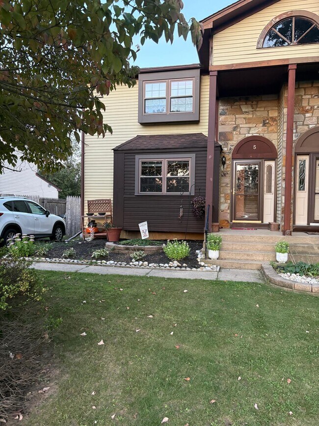 5 Hannah Dr
