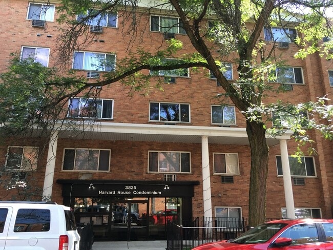 Photo - 3815 N Pine Grove Ave Unit 3825-201