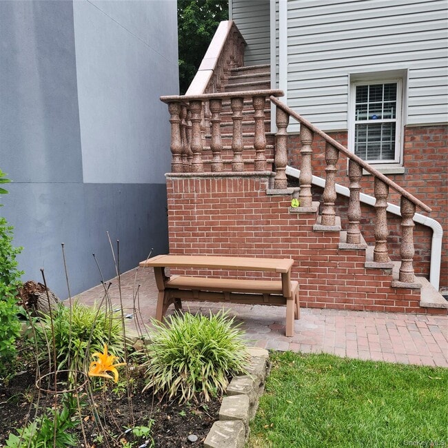 Building Photo - 90 Hildreth Pl