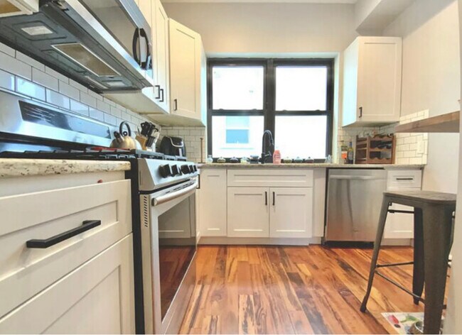 Building Photo - 1224 Wallace St Unit Two