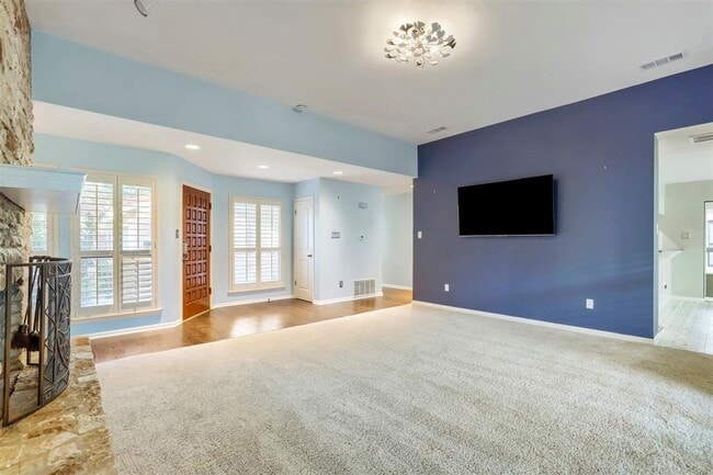 Photo - 208 Crescent Bluff