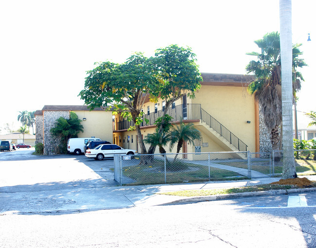 Building Photo - Gardens of Homestead